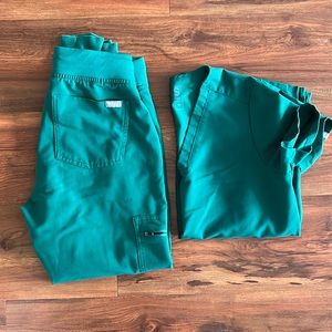 FIGS Forrest Green scrub set. Zamora petite XS pants + 3- Pocket Scrub top.